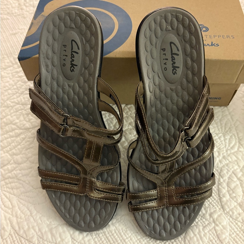 Clarks Privo Bronze Strappy Sandals in a size 7.5